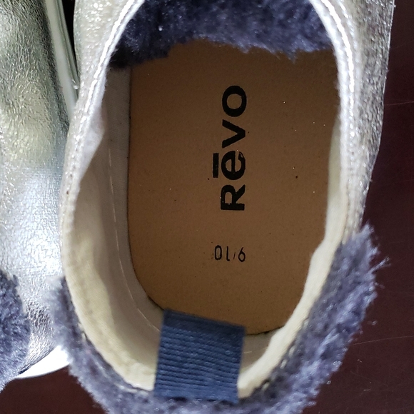 Revo Metallic Silver Sneakers - Picture 4 of 4